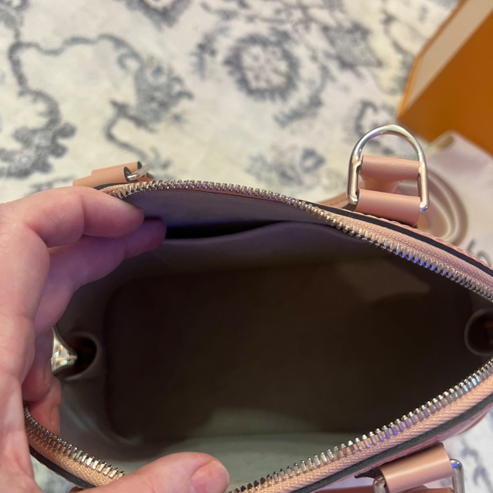 Louis Vuitton crossbody/shoulder purse in pink - Picture 8 of 9